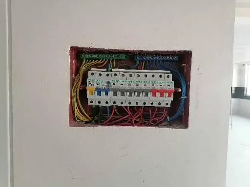 نصب تابلوی کلید مینیاتوری و محافظ جان