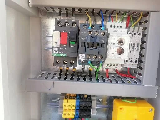 نصب تابلو برق تاسیسات سرمایشی